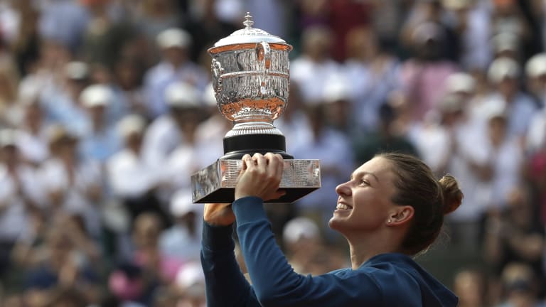Après avoir perdu ses trois premières finales du Grand Chelem, tous en trois sets, Halep a finalement percé à Roland Garros en 2018.