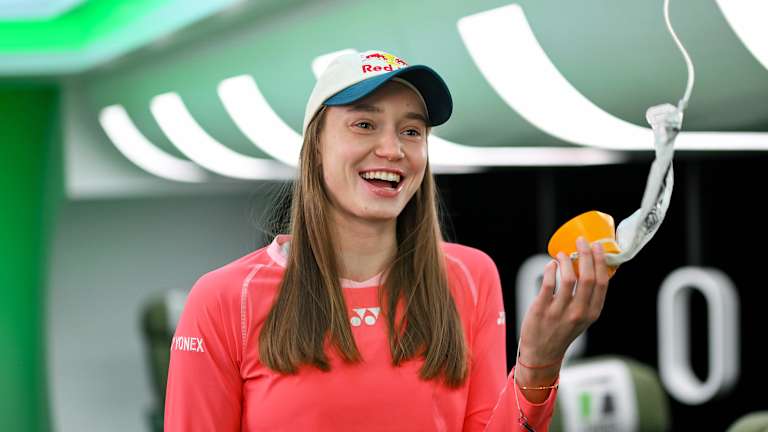 Cette expérience de vol fait ressortir les meilleurs sourires, comme avec cet ancien détenteur de titre de Wimbledon. :)