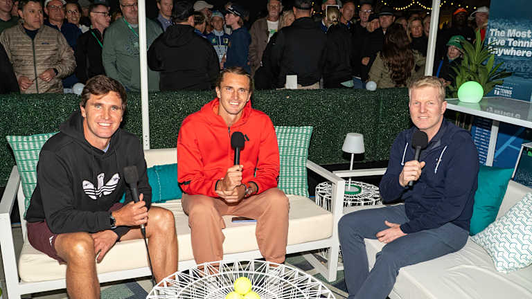 Regardez qui s'est présenté: Mischa Zverev, BNP Paribas Open Top Seed Alexander Zverev et Jim Courier de Tennis Channel.
