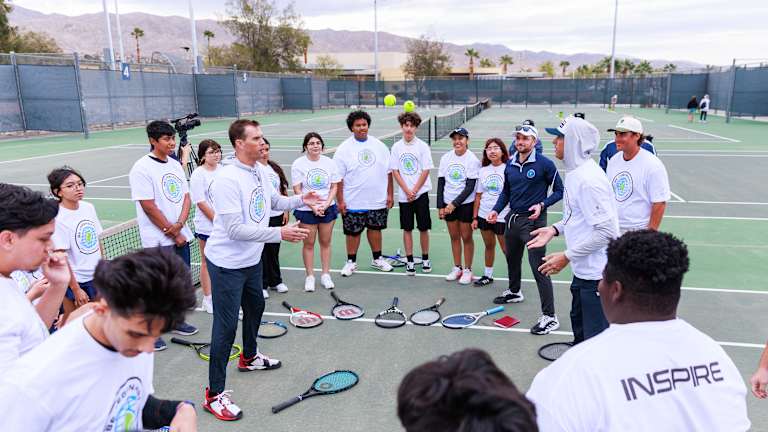 Bob et Mike ont donné des conseils de volée et des conseils de vie aux étudiants - et, plus tard, ont montré une ou deux bosses de poitrine.