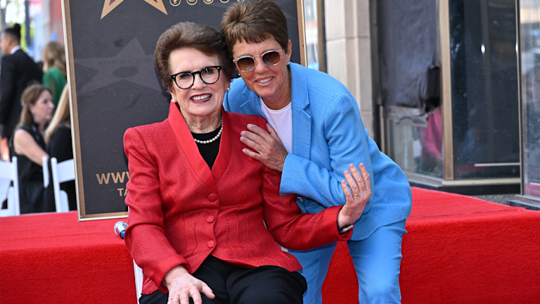 King a été rejoint par des amis et de la famille, dont la partenaire de longue date Ilana Kloss.