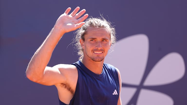 La tête de série Zverev avait l'air détendue alors qu'il s'entraînait devant une maison pleine à Munich.