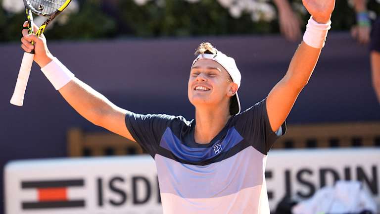 Rune a baissé une pause dans le premier set de la finale mais a rebondi pour le prendre en deux sets.