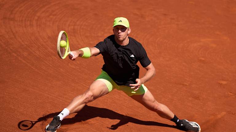 Davidovich Fokina avait besoin de sa raquette pour poursuivre une troisième victoire dans le top 10 de 2025.