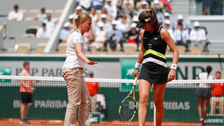 À Roland Garros en particulier, les foules sont devenues plus fortes - avec des huées, des sifflements et des acclamations - à mesure que les arguments de la marque de balle devenaient plus chauffés.