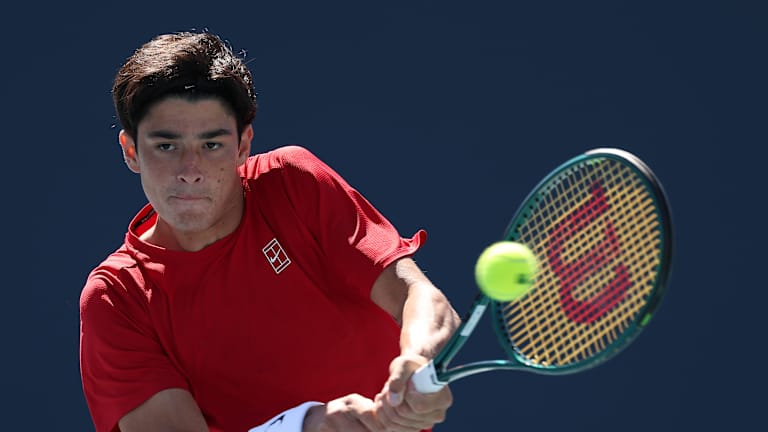 Cina, un ancien n ° 4 junior mondial, idolâtre Novak Djokovic, selon l'ATP.