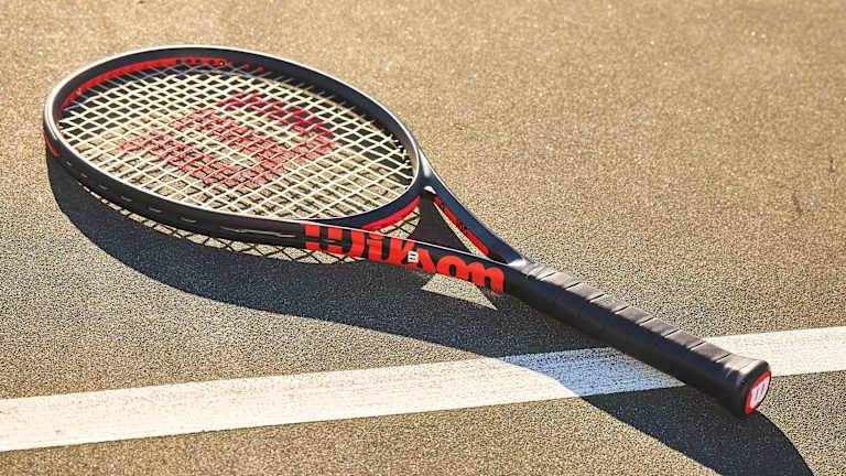 Le Clash Pro 100 V3 est plus léger mais a plus de poids de swing.