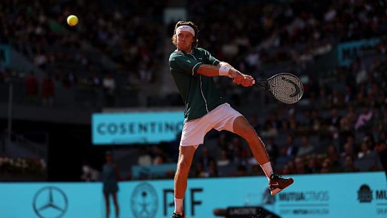 Il y a un an, Rublev est revenu d'un set contre Felix Auger-Aliassime pour remporter son premier titre à Madrid.