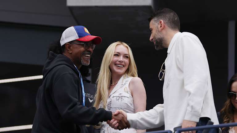 L'acteur Tim Meadows (Saturday Night Live, Mean Girls) accueille Lindsay Lohan (Mean Girls, Freaker Friday) et son mari Bader Shammas.