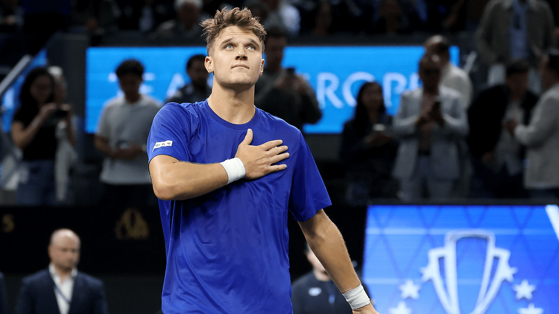 De la première coupe de la Laver à 12 ans, Jakub Mensik remporte les débuts avec Roger Federer en regardant