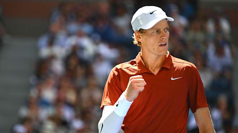 Sinner avait perdu sa seule réunion précédente avec Shapovalov en entrant dans leur rencontre de troisième ronde.