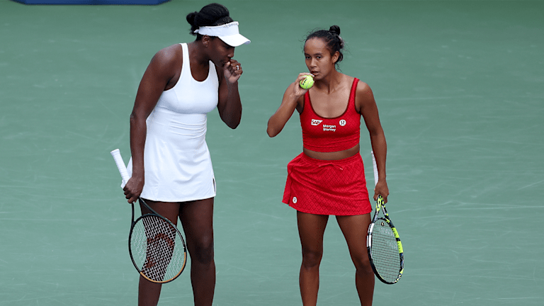 Williams et Fernandez se sont ralliés de 5-2 dans le set d'ouverture pour choquer les graines n ° 6 Lyudmyla Kichenok et Ellen Perez, 7-6 (4), 6-3 sur le stade Louis Armstrong jeudi.