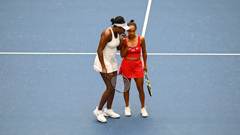 En baisse de 5-2 dans le premier set, le duo canadien américain s'est battu avant de décrocher l'éventuel bris d'égalité.