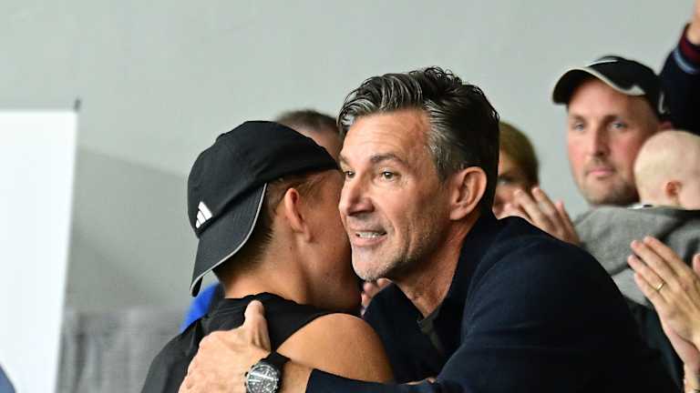 L'ancien joueur du Top 20 Carl-Uwe Steeb est le manager d'Engel et a également été entraîneur pour sa course au titre à Hambourg.