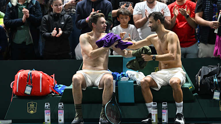 Mahut et Dimitrov ont échangé leurs maillots de match après avoir partagé le terrain ensemble.