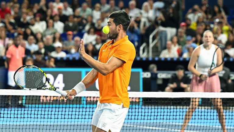 ... c'est à ce moment-là que cela est arrivé à Carlitos. Il s'en est néanmoins débarrassé pour revendiquer la « rupture avec Pegula ».