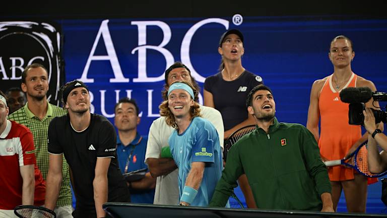 Oh, faire partie de ce rassemblement pour regarder le drame se dérouler.