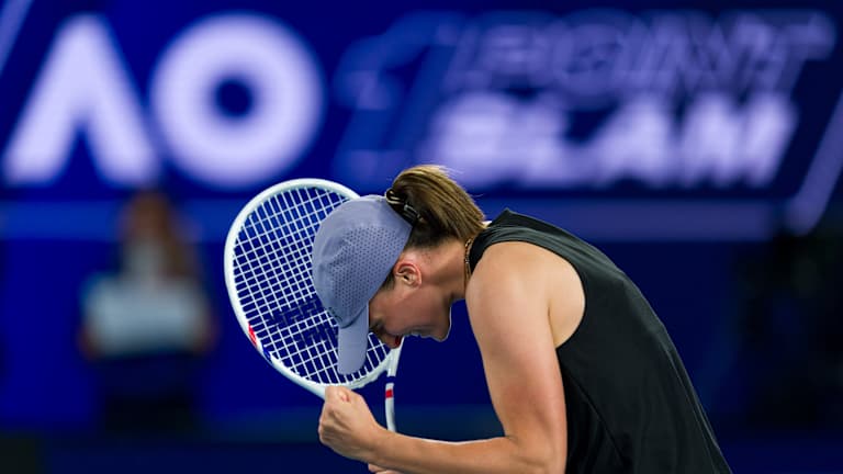 Exhibition ou pas, Iga a célébré une balle de match réussie comme n'importe quel autre jour.