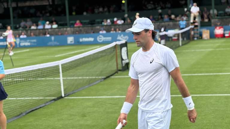 Spizzirri lors du Hall of Fame Open à Newport, l'un des 19 arrêts de l'ATP Challenger Tour qu'il a effectués en 2025.