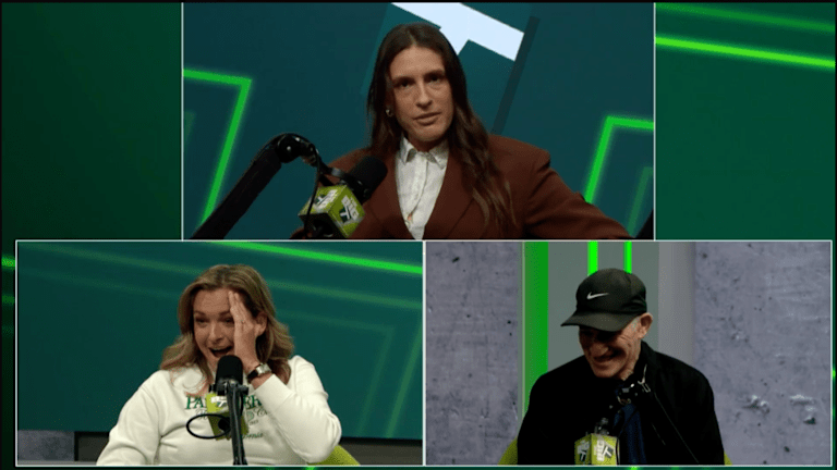 Nous pourrions capturer pour toujours les réactions de Coco à Petko.