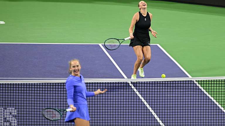 Réactions à l'unisson au service sous les bras de Bublik, qui a donné lieu à des let consécutifs.