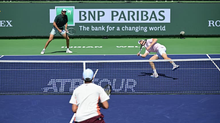 Granollers et Zeballos ont choisi leurs moments pour effectuer des coupures lorsque Sinner était au filet.