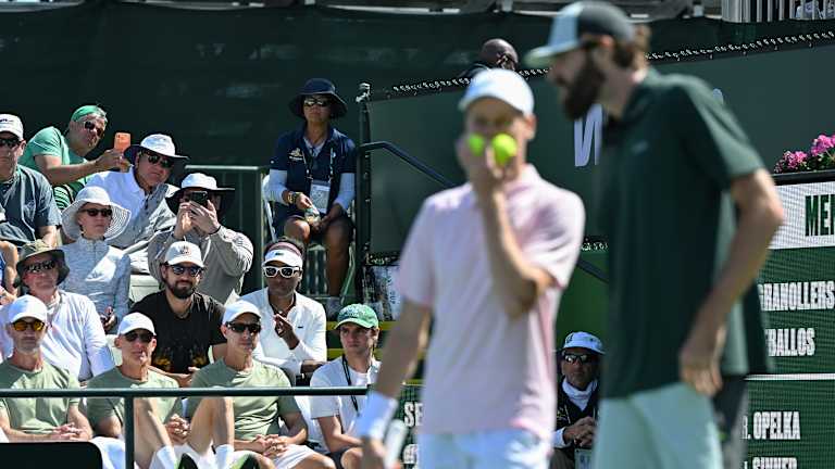 Venus Williams et son mari Andrea Preti ont assisté au début du match.