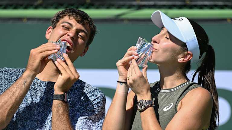 Une rapide séance de trophées impromptue a suivi sur la ligne de fond...