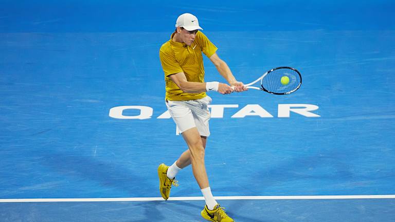 Sinner n'avait pas perdu avant la finale lors de tournois consécutifs depuis environ 18 mois, avant les défaites à Melbourne et à Doha.