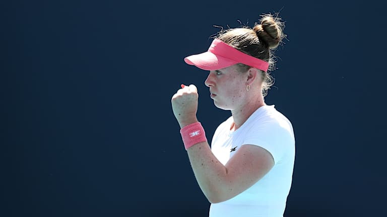 Gibson a remporté un total de 11 des 12 matchs au cours des trois dernières semaines, six à Indian Wells (deux en qualifications et quatre autres au tableau principal) et maintenant cinq à Miami (deux en qualifications et maintenant trois au tableau principal).