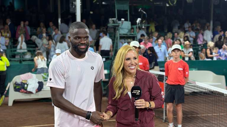 Tiafoe et Henley se dirigent vers la caméra pour leur dernière conversation. « Elle me connaît depuis le début de ma carrière », dit Tiafoe.