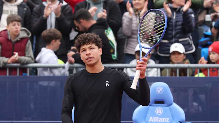 Shelton est passé à 19-17 dans les matchs du circuit sur terre battue après la victoire de lundi contre Nava.