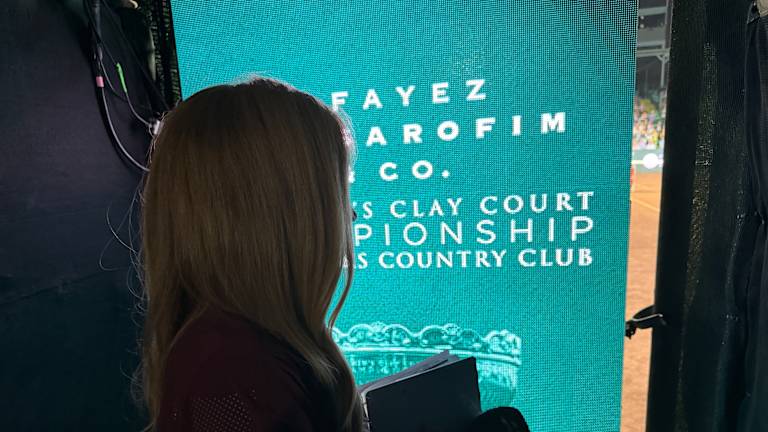 Henley attend d'entrer sur le terrain pour un entretien d'après-match avec Tiafoe. «Il s'investit aussi dans l'autre personne», dit-elle à propos de Frances.