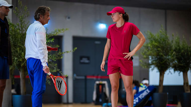 Avec Roig dans son coin, Swiatek cherche à remporter son premier titre sur terre battue depuis Roland Garros 2024.