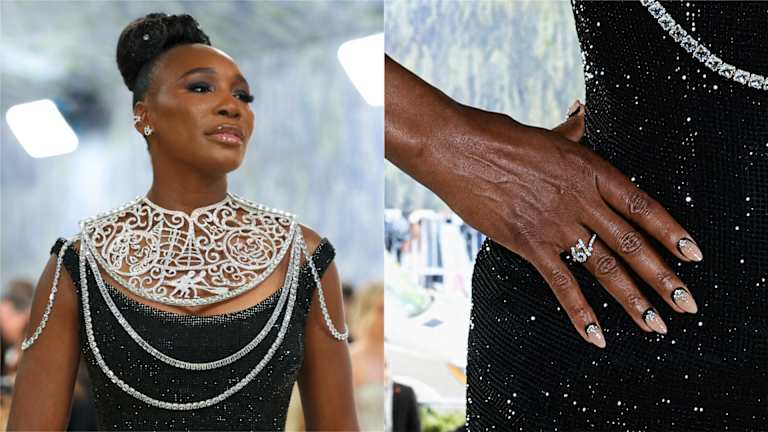 Les boucles d'oreilles, bagues et autres bijoux de Vénus indiquaient « 6 % », faisant référence au pourcentage de la recherche scientifique mondiale sur le sport axée exclusivement sur les femmes.