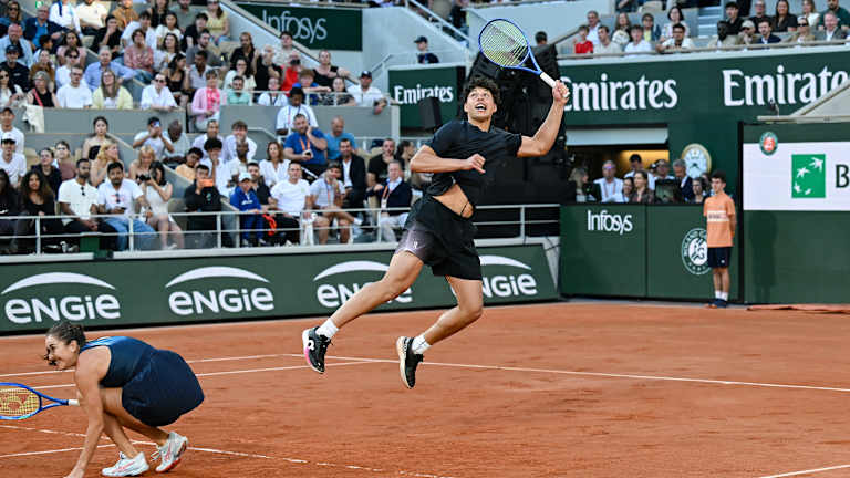Ben Shelton prend un peu d'air, tandis que sa partenaire Belinda Bencic assure qu'elle n'est pas dans la ligne de mire.