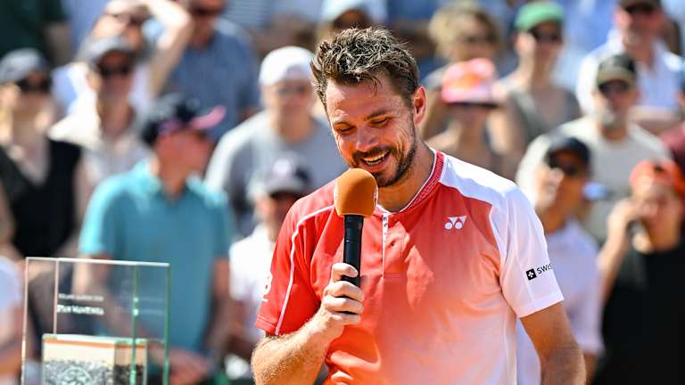 Après que sa voix se soit brisée au début de son discours, Wawrinka, ému, a gardé son sang-froid.