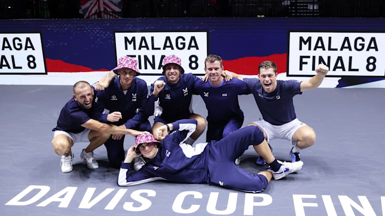 Draper et Murray étaient coéquipiers de la Coupe Davis en 2023, photographiés ici avec Daniel Evans, Cameron Norrie, Leon Smith et Neal Skupski.