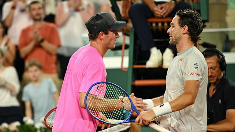 Ruud a désormais une fiche de 5-2 dans la série du duo, après avoir également remporté leur rencontre à Roland Garros 2020 en cinq sets.