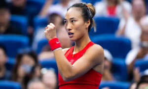 Zheng avoue après s&rsquo;être qualifié pour les demi-finales à Pékin